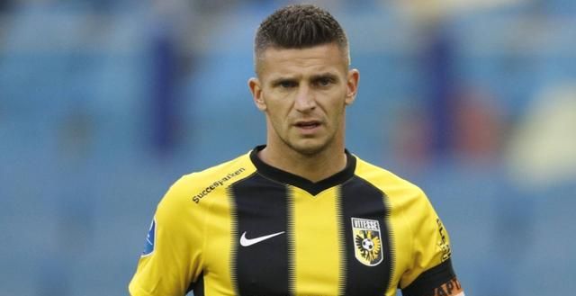 具有牢固的 具有牢固的